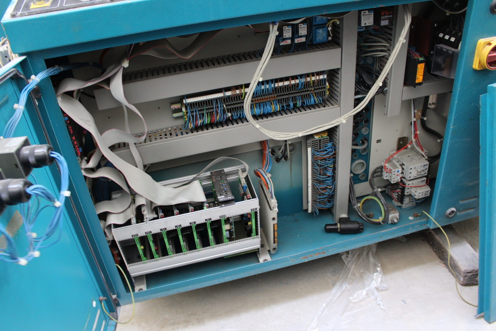 Injection molding machine 10