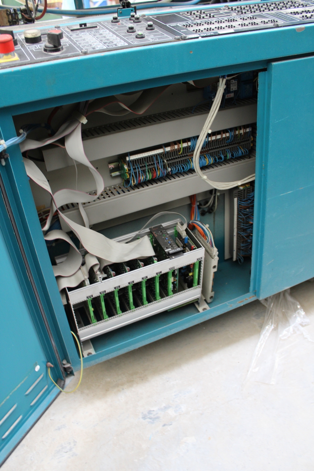 Injection molding machine 11