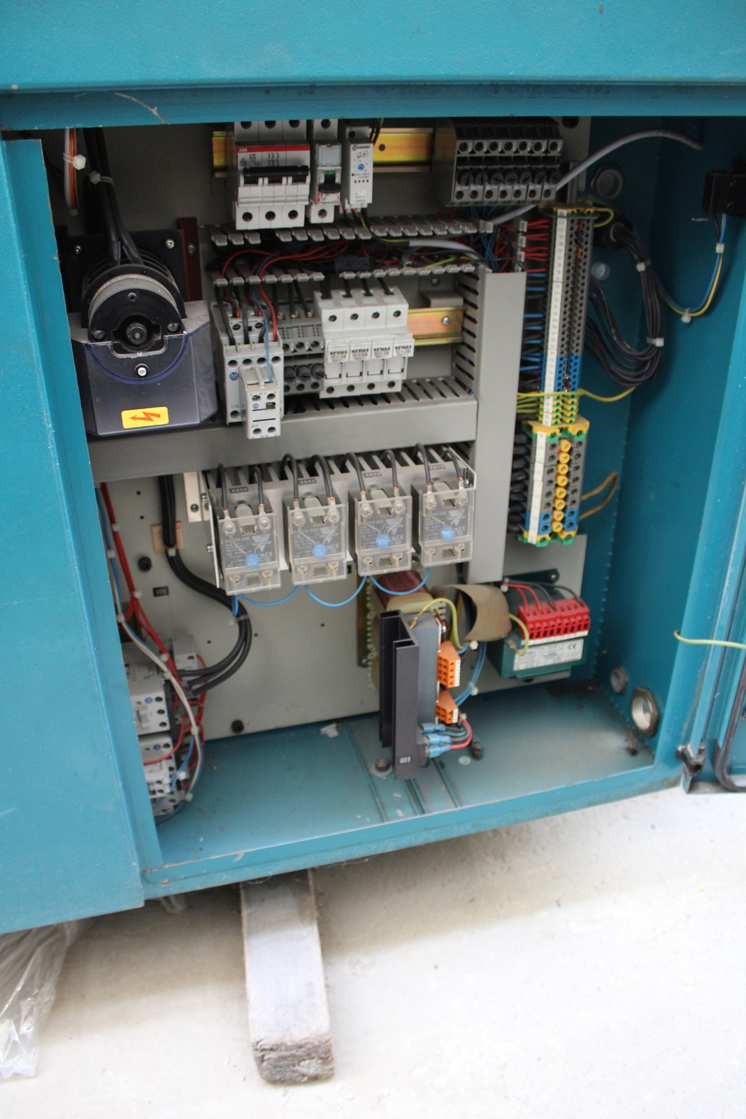 Injection molding machine 12