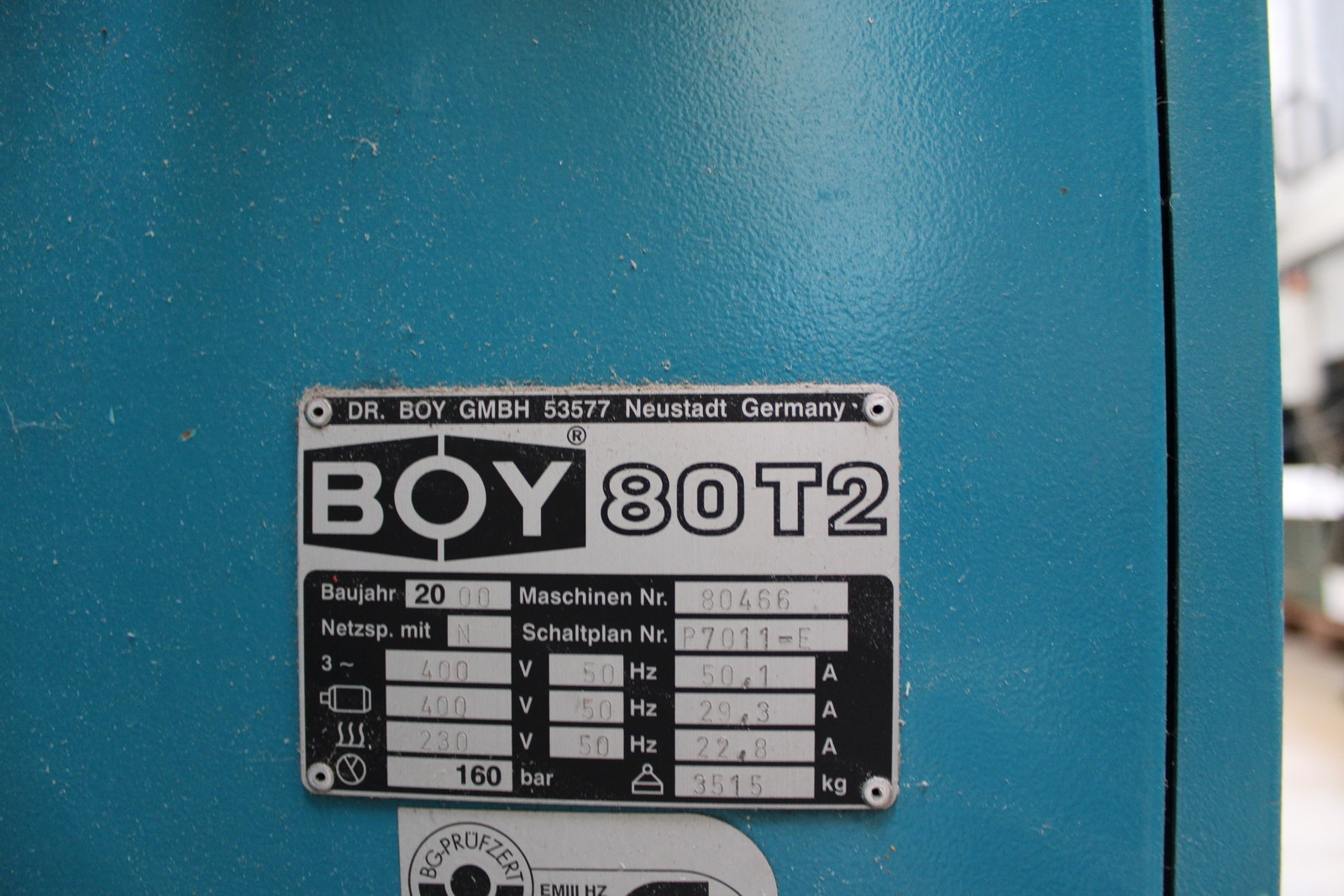 Injection molding machine 17