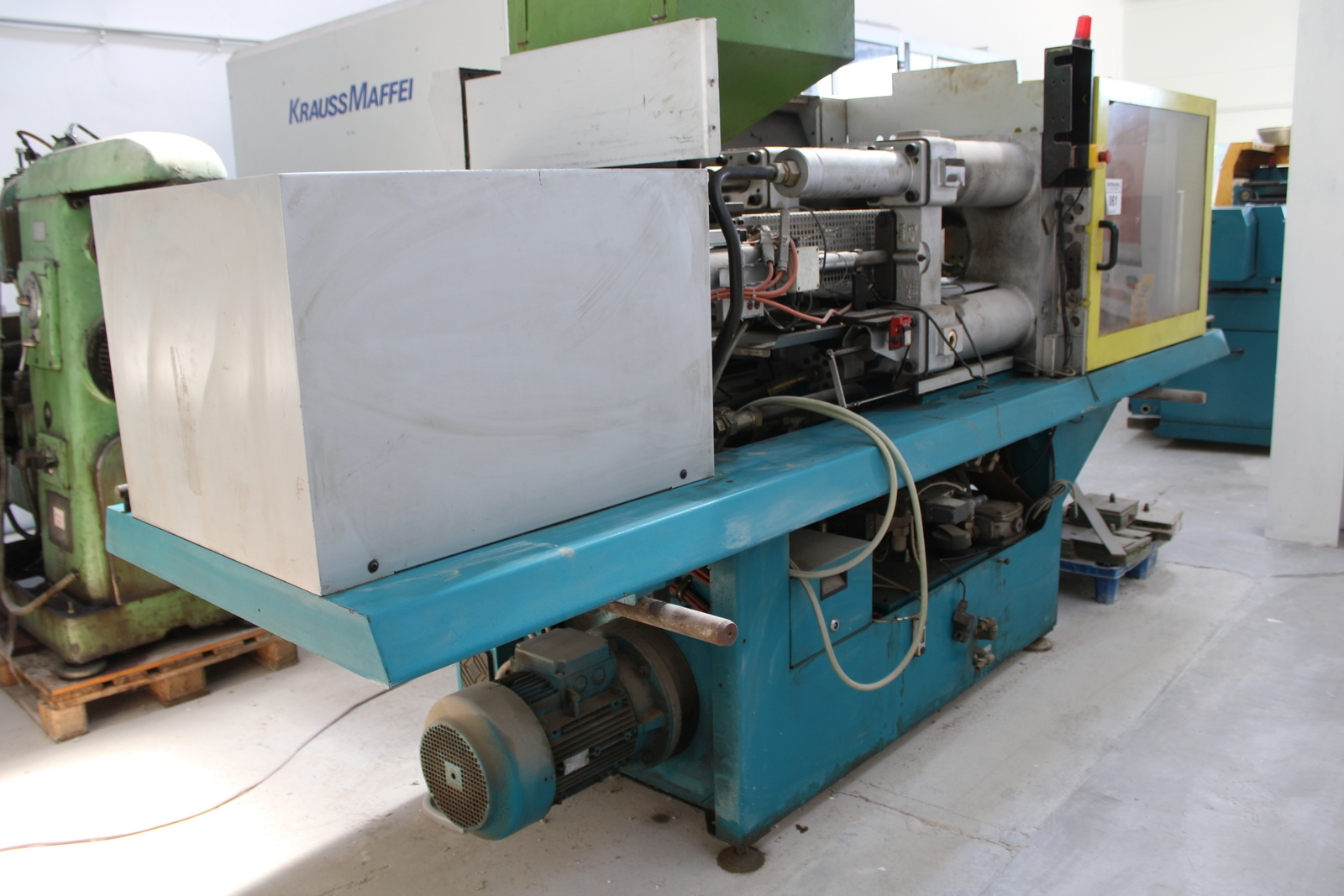 Injection molding machine 3