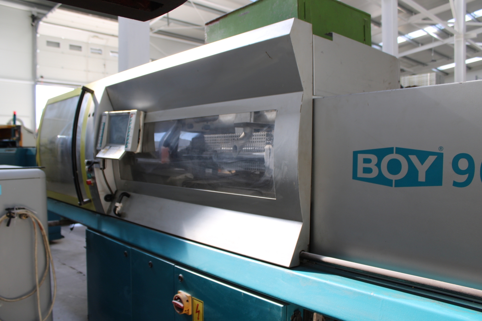 Injection molding machine 4