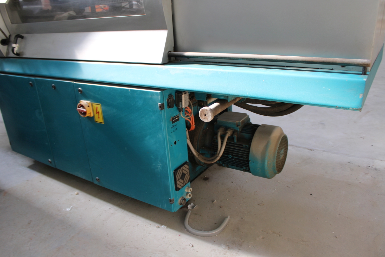 Injection molding machine 6