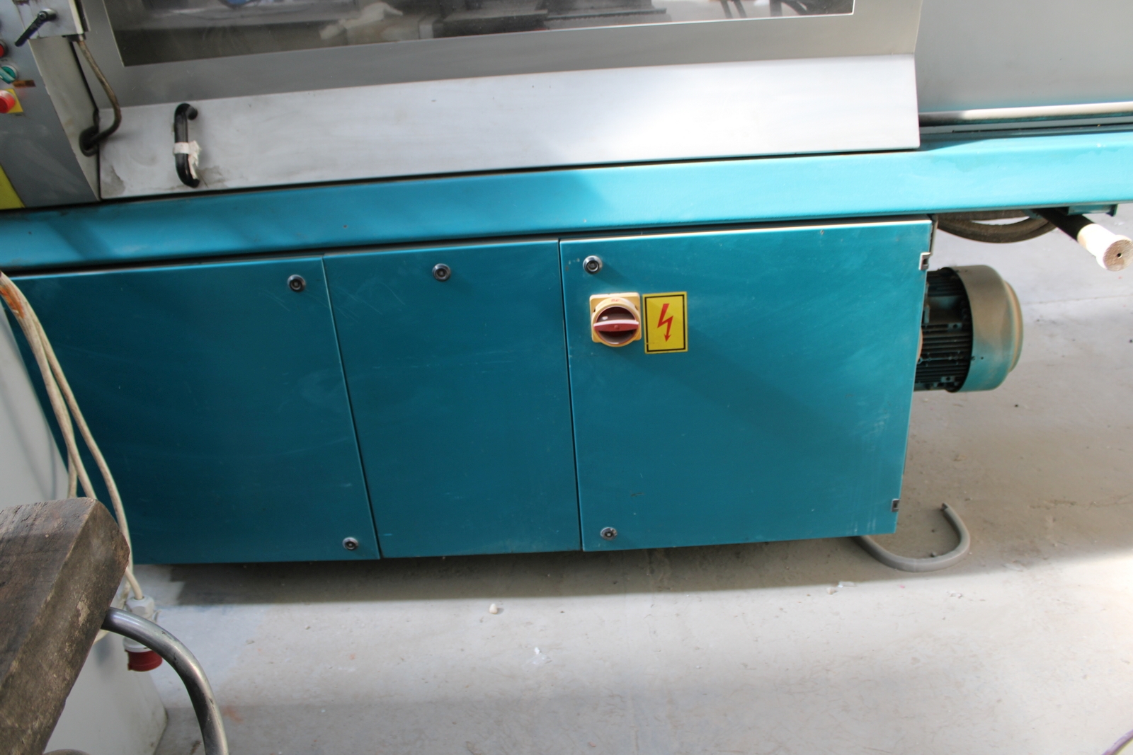 Injection molding machine 8