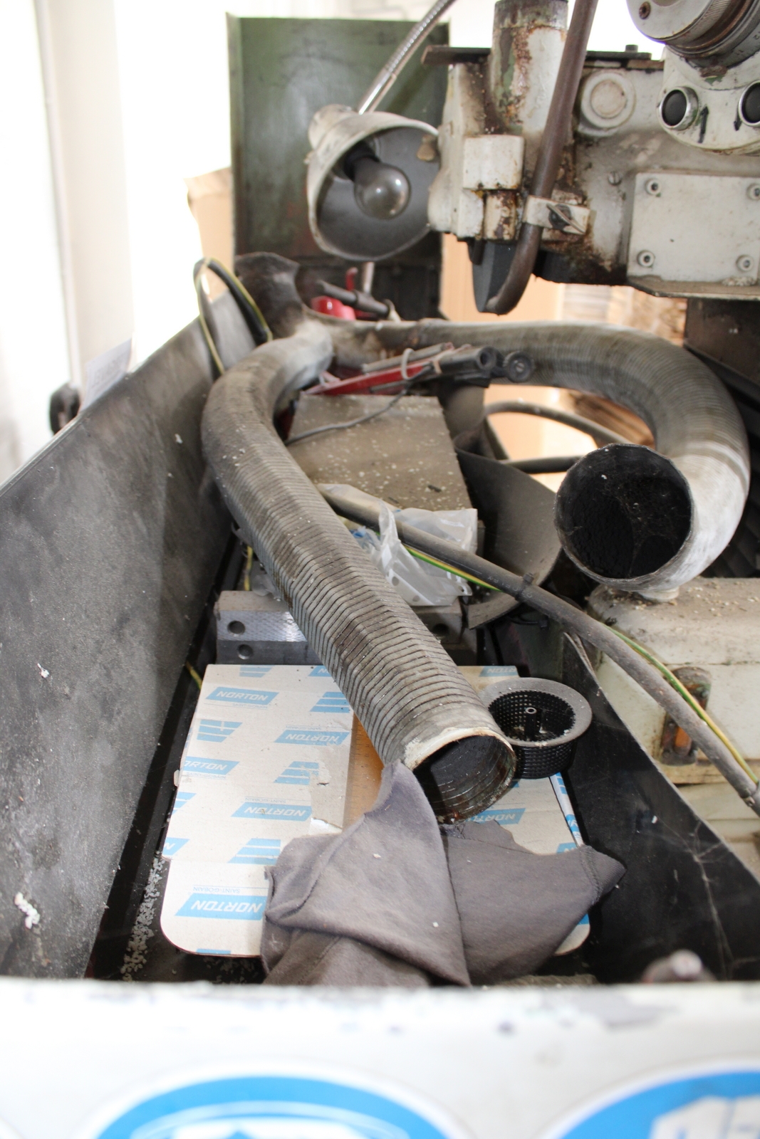 Flat grinding machine 8