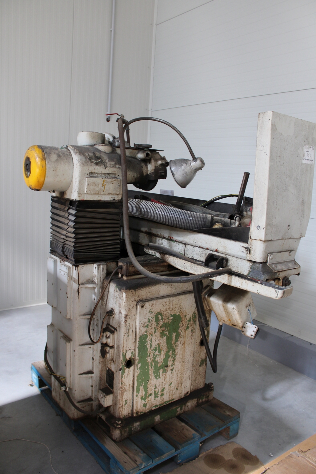 Flat grinding machine 10