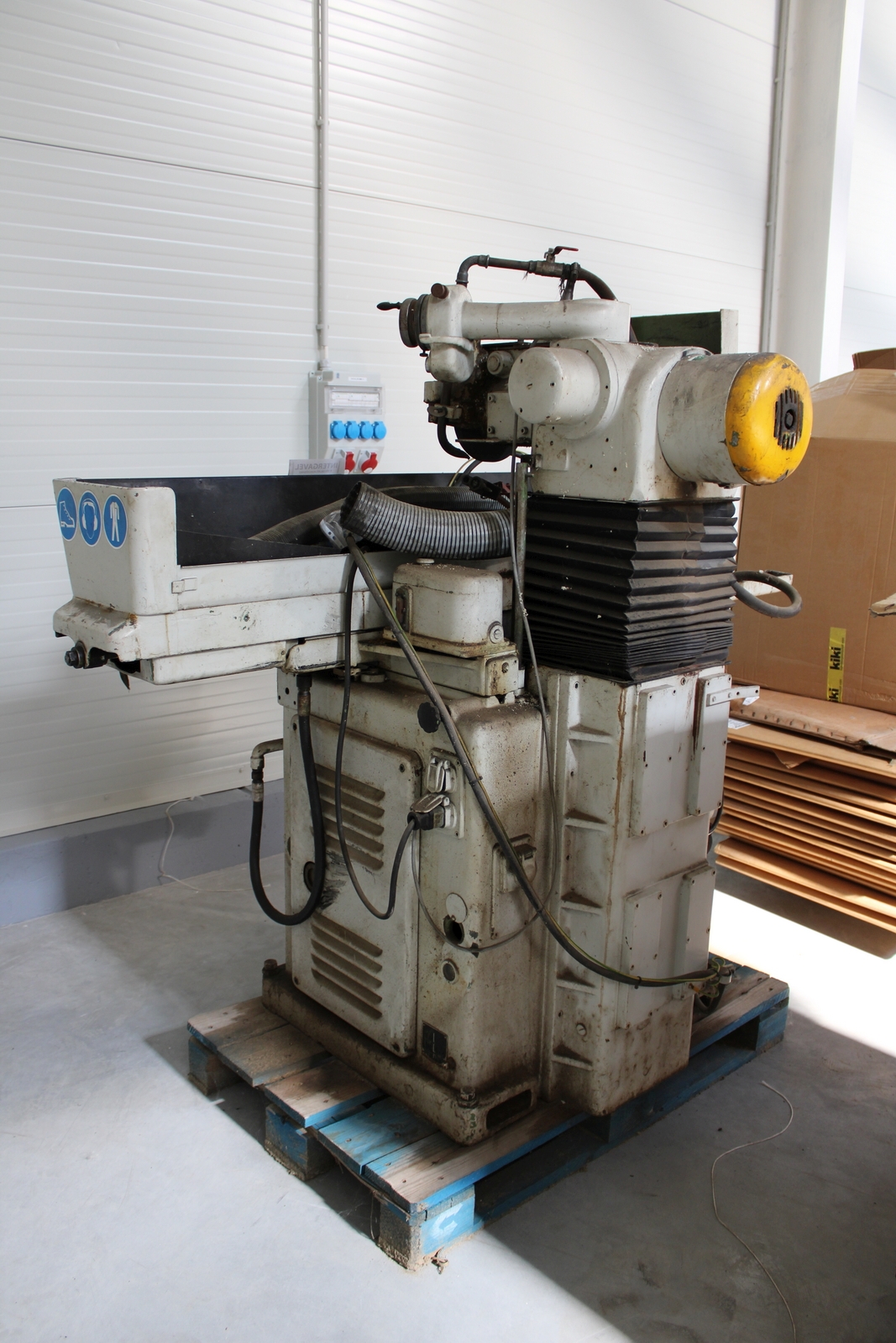 Flat grinding machine 11
