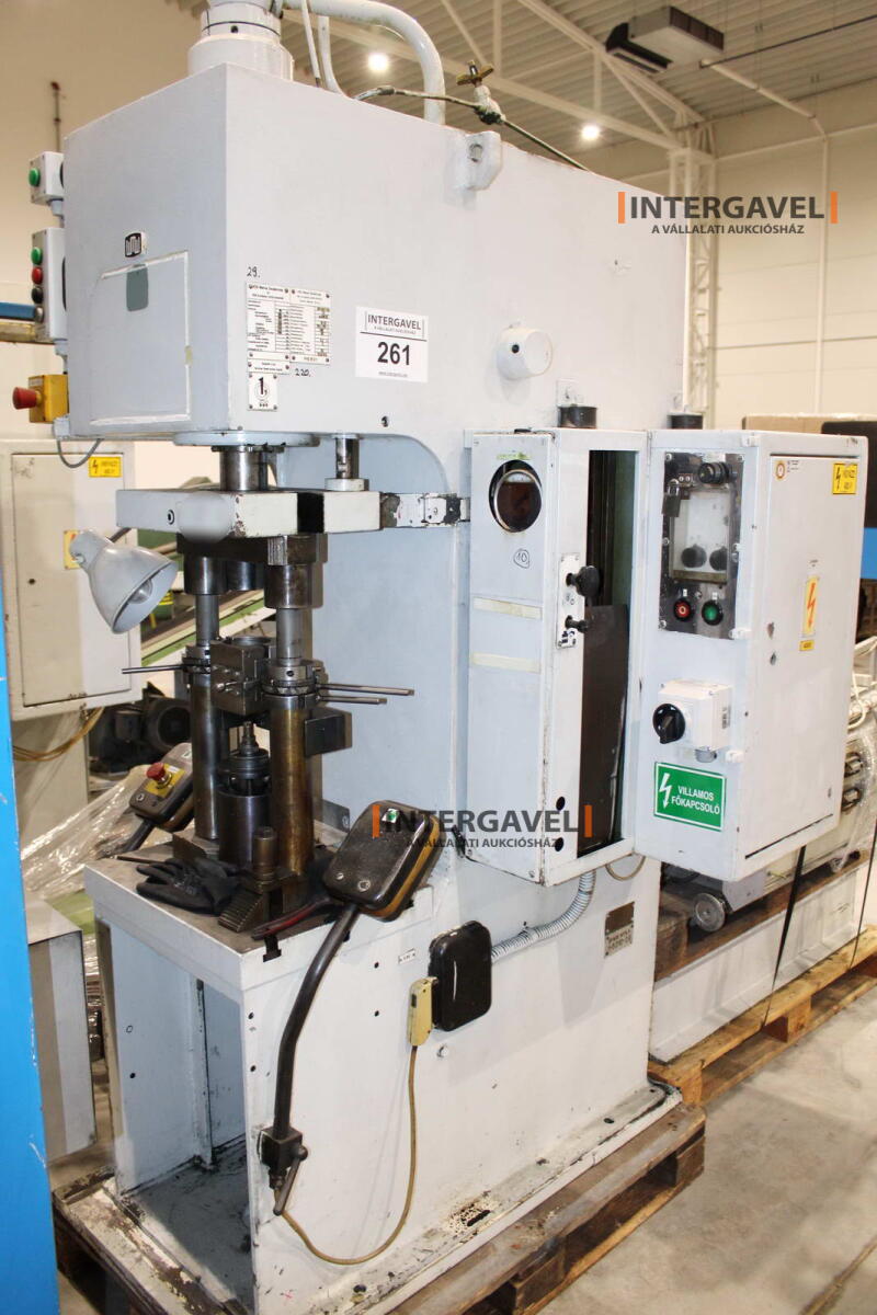 Hidraulikus prés - VEB, PYE 10 S1