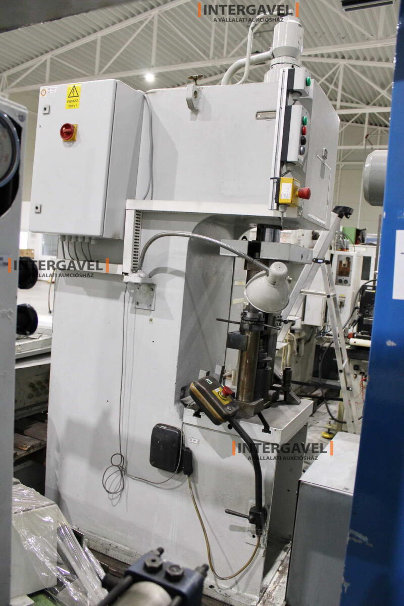 Hidraulikus prés - VEB, PYE 10 S1 3