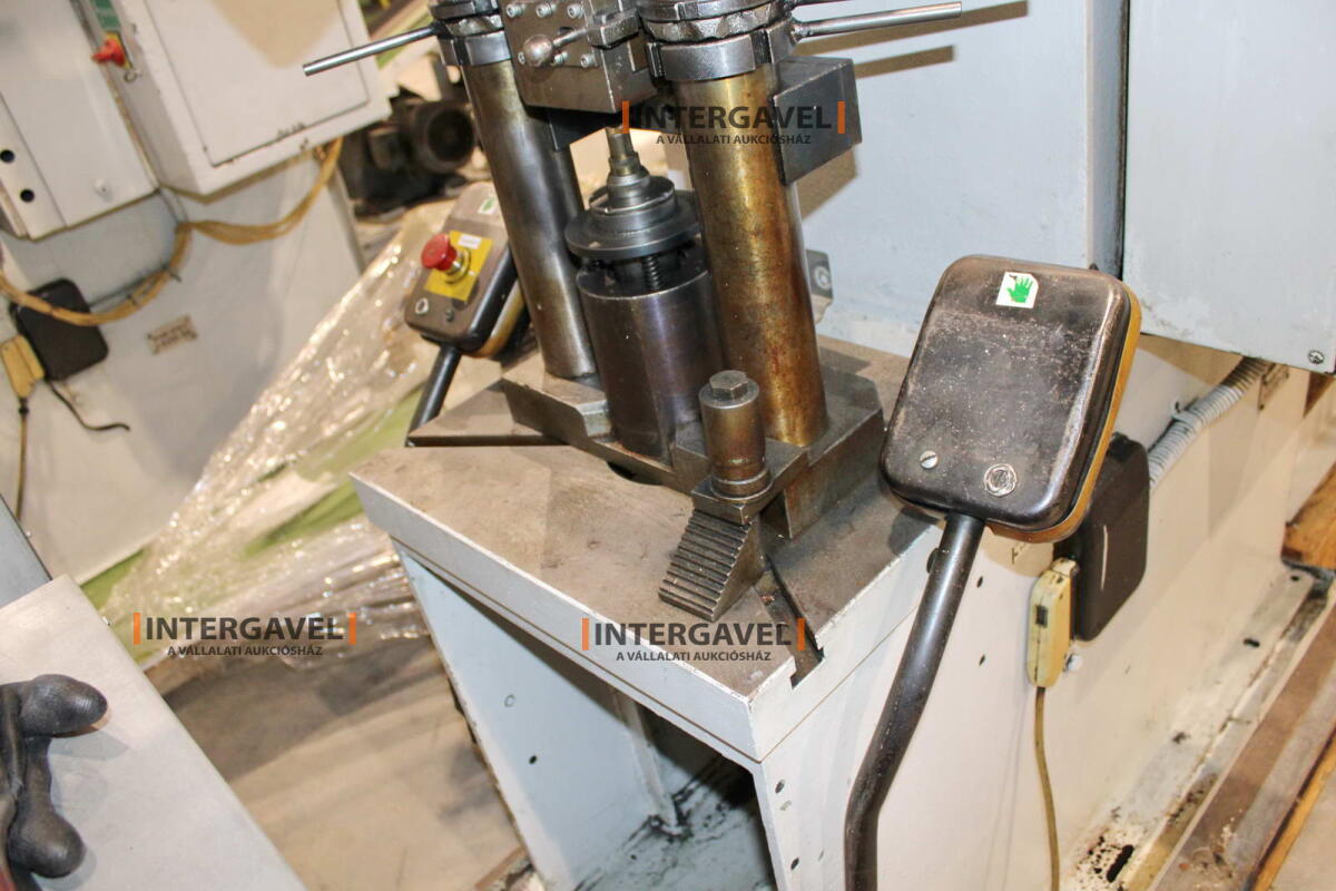 Hidraulikus prés - VEB, PYE 10 S1 7