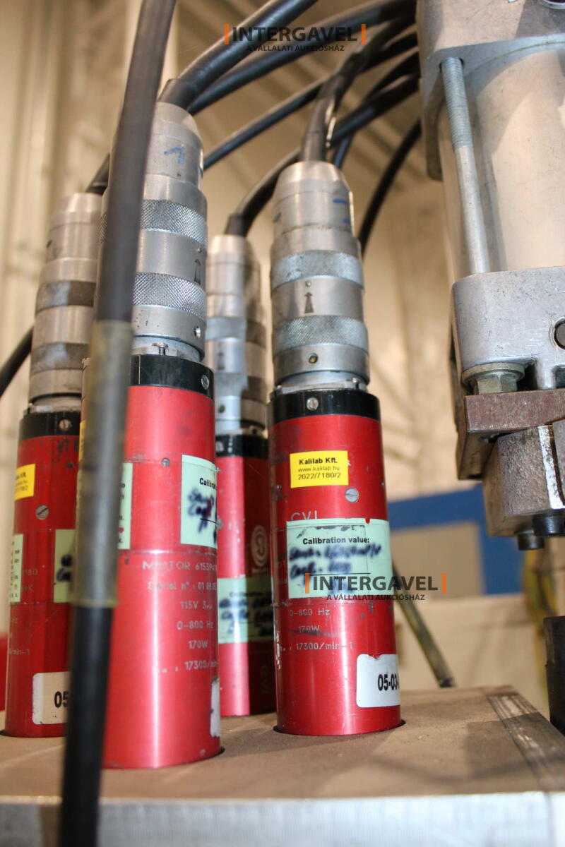 Csavarozó munkahely - Georges Renault 8