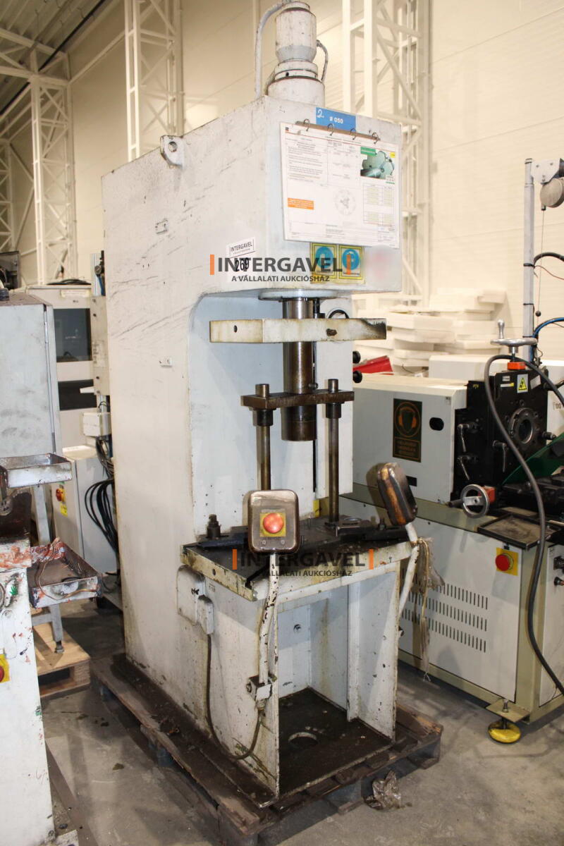 Hidraulikus prés - VEB, PYE 10 S1