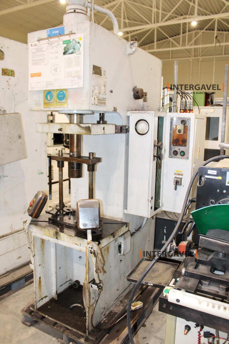 Hidraulikus prés - VEB, PYE 10 S1 3