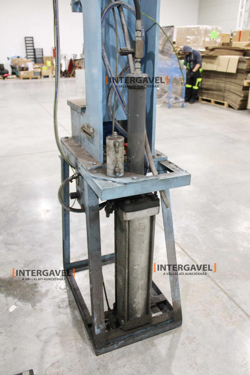 Hidropneumatikus prés 9