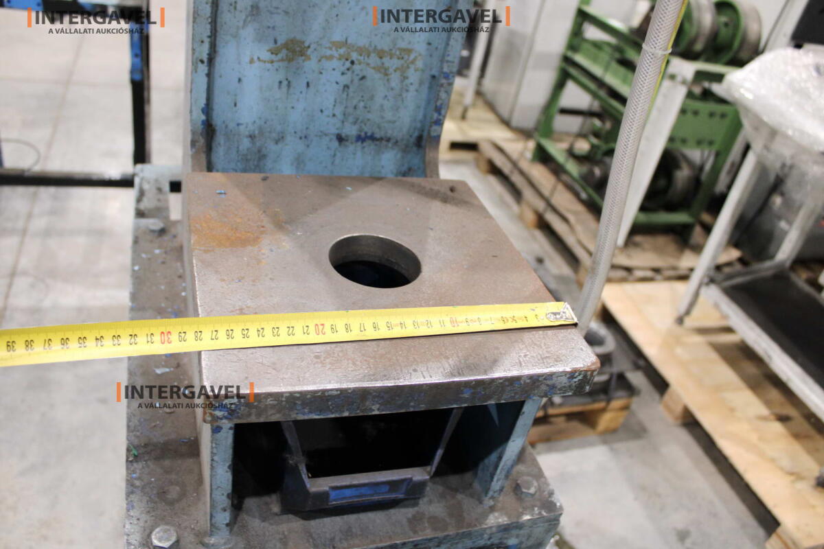 Hidropneumatikus prés 11