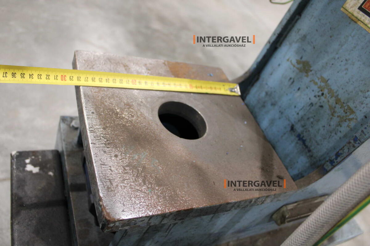 Hidropneumatikus prés 12