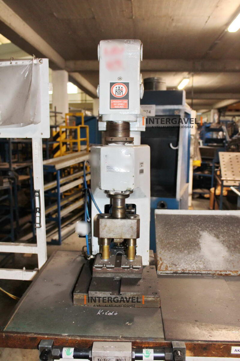 Szerelő munkahely 5