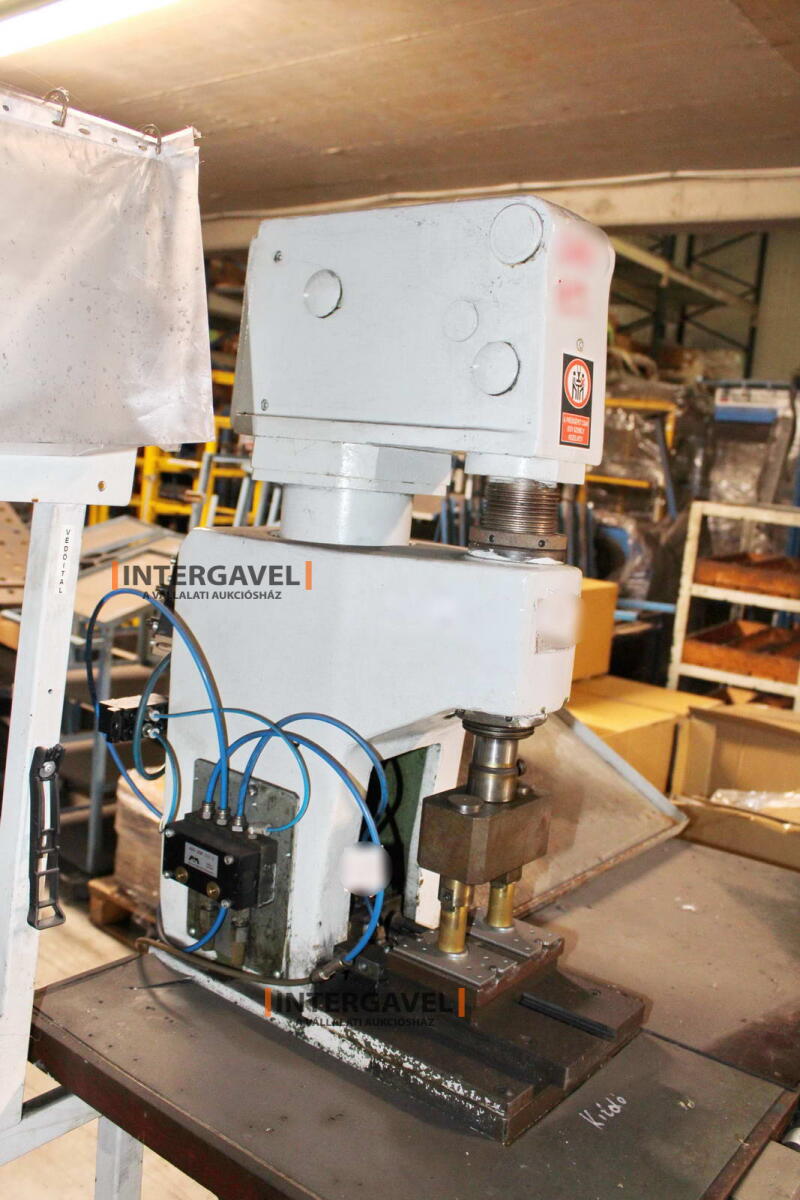 Szerelő munkahely 6