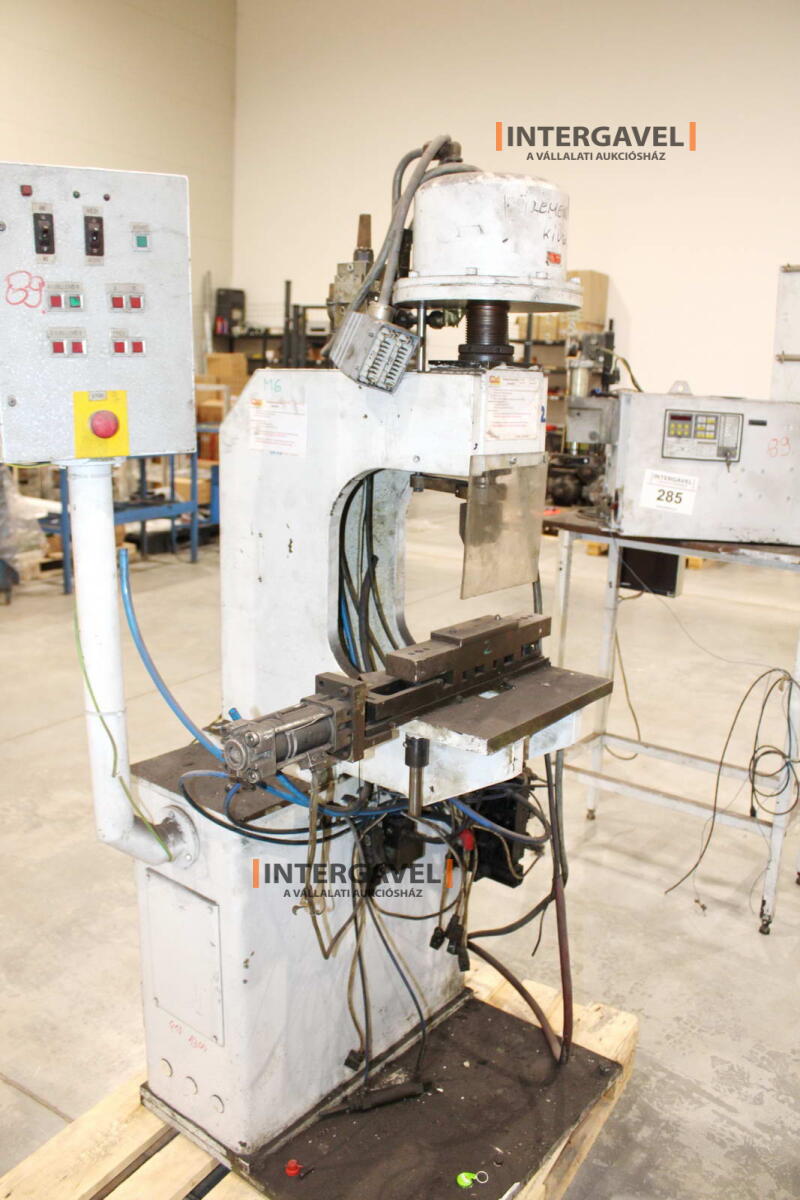 Bontott szerelő munkahely