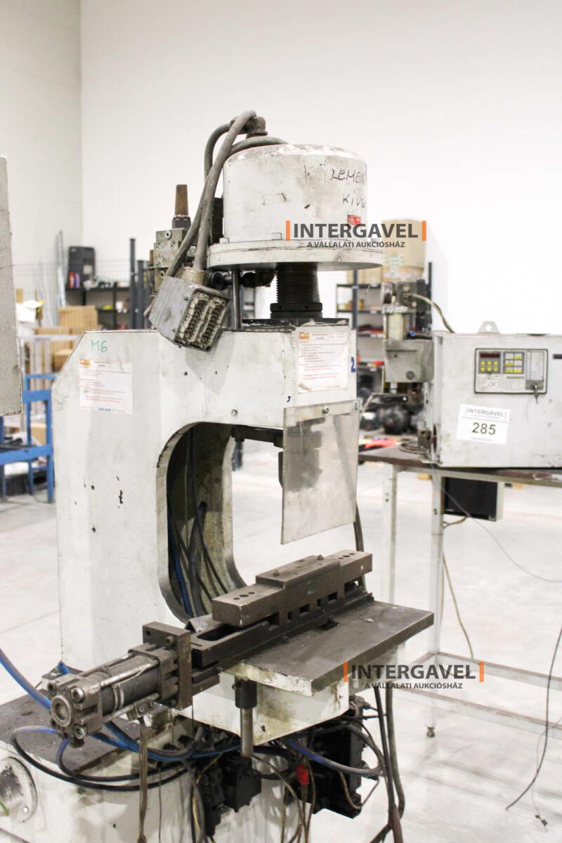 Bontott szerelő munkahely 2