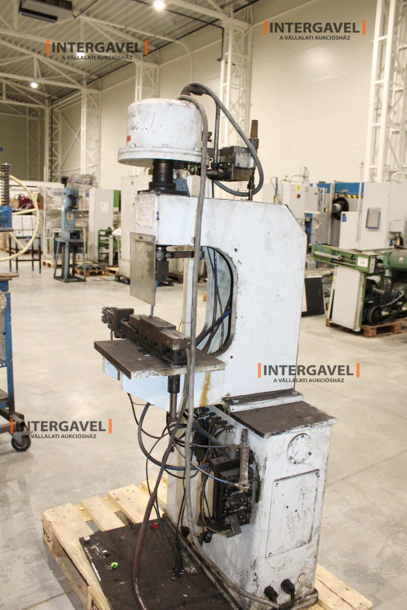 Bontott szerelő munkahely 5