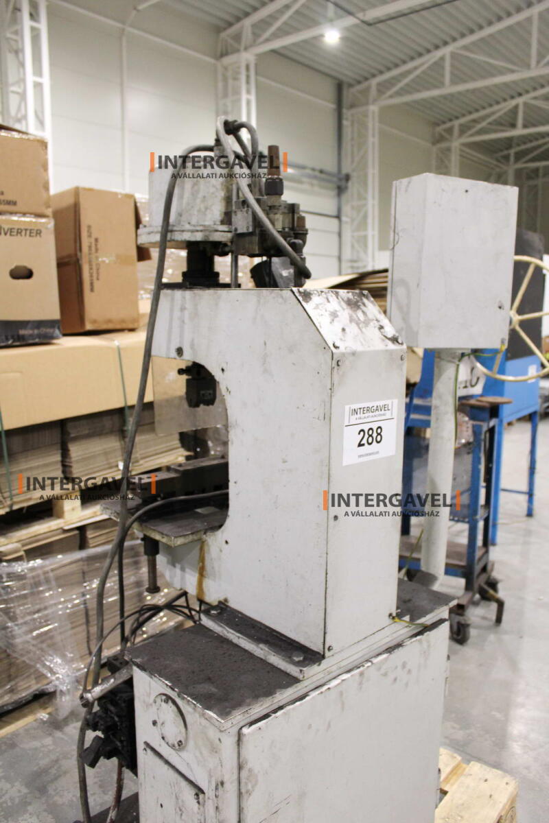 Bontott szerelő munkahely 7