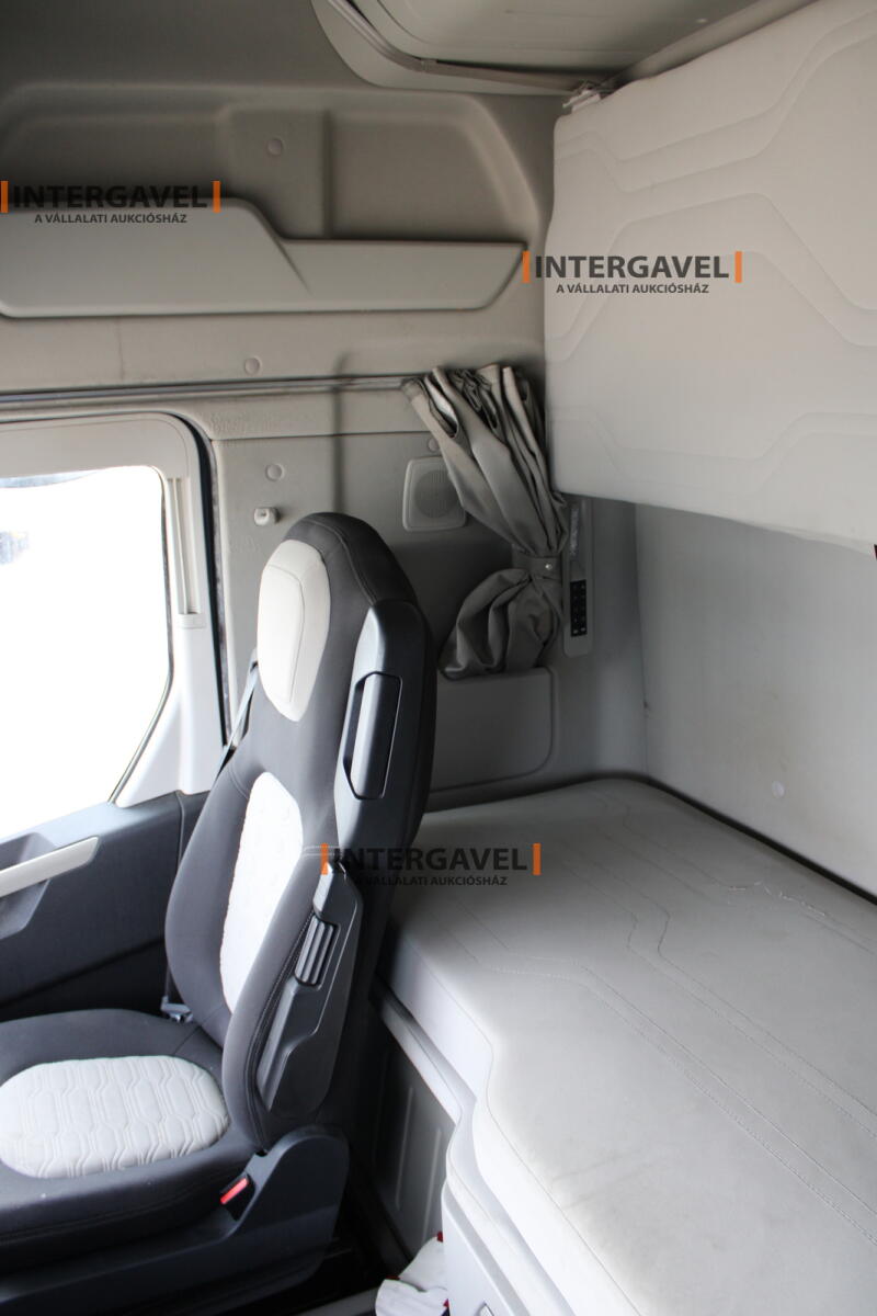 Ford F-Max nyergesvontató 13