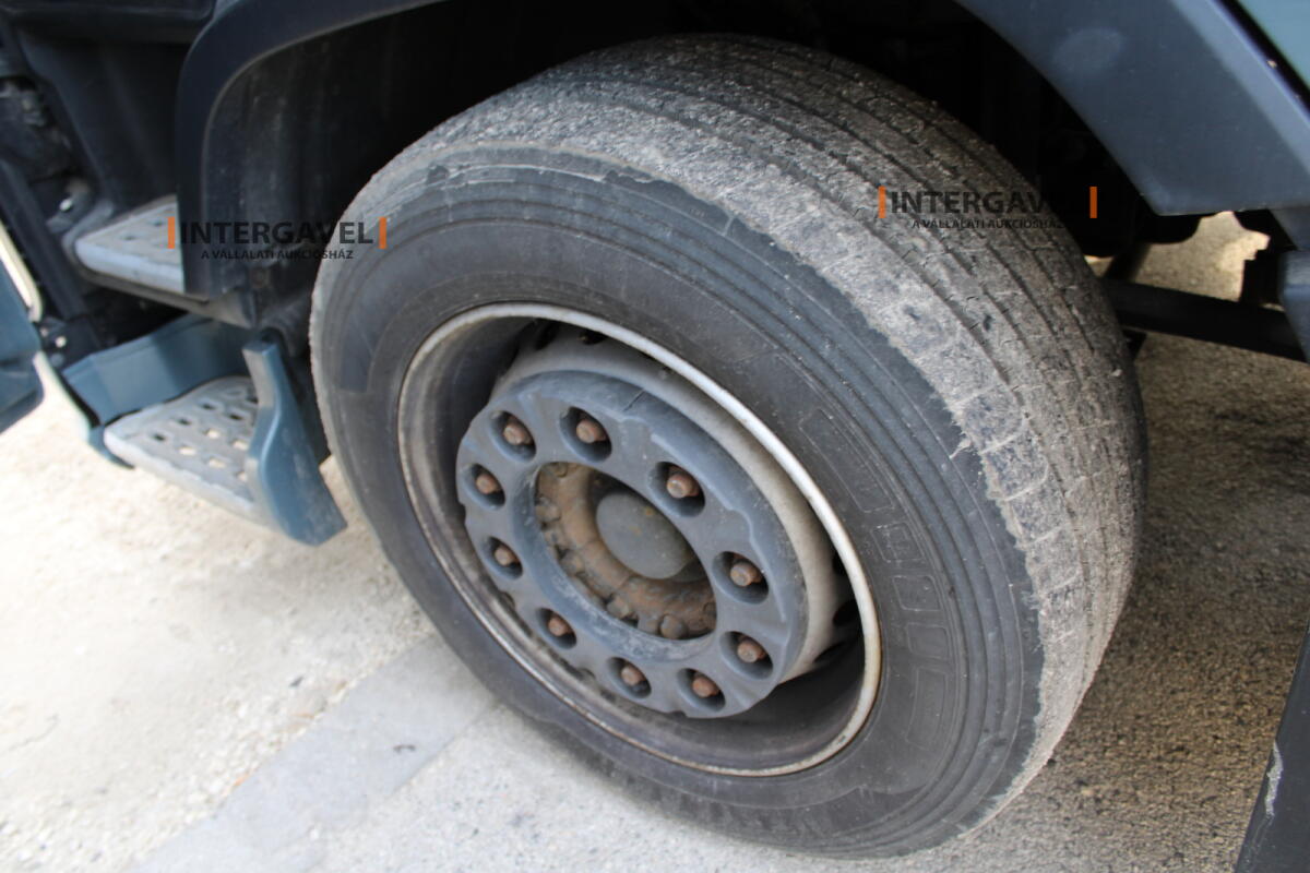 Ford F-Max nyergesvontató 37