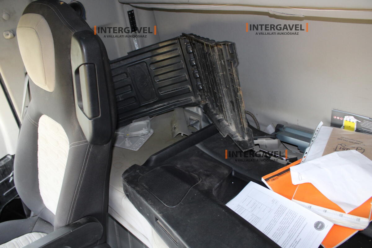 Ford F-Max nyergesvontató 37