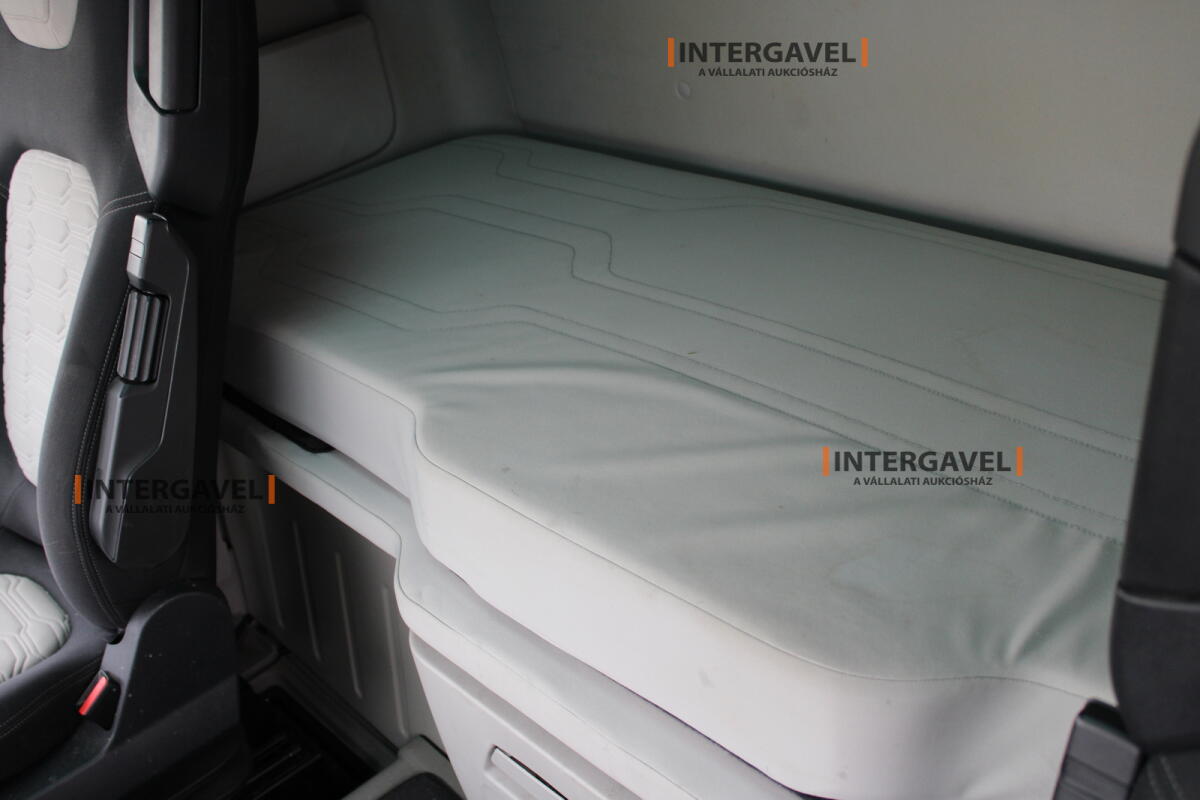 Ford F-Max nyergesvontató 18