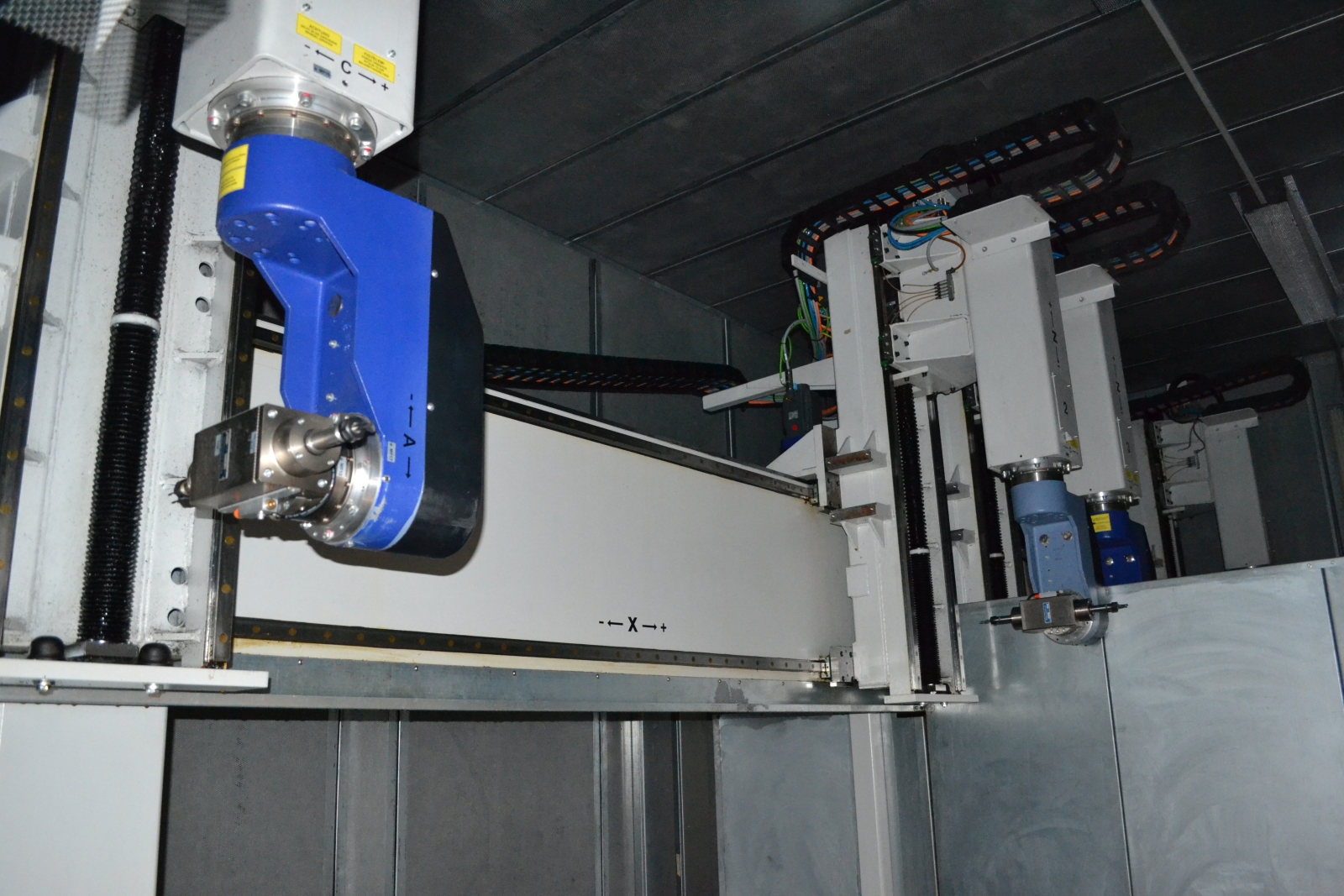 CNC - megmunkáló központ 8