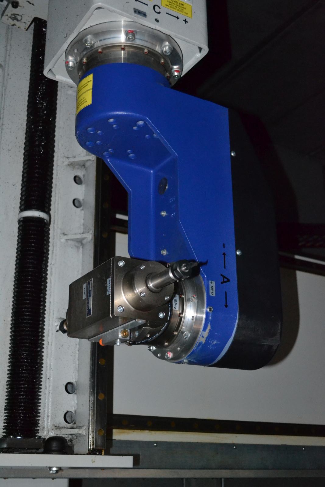 CNC - megmunkáló központ 9