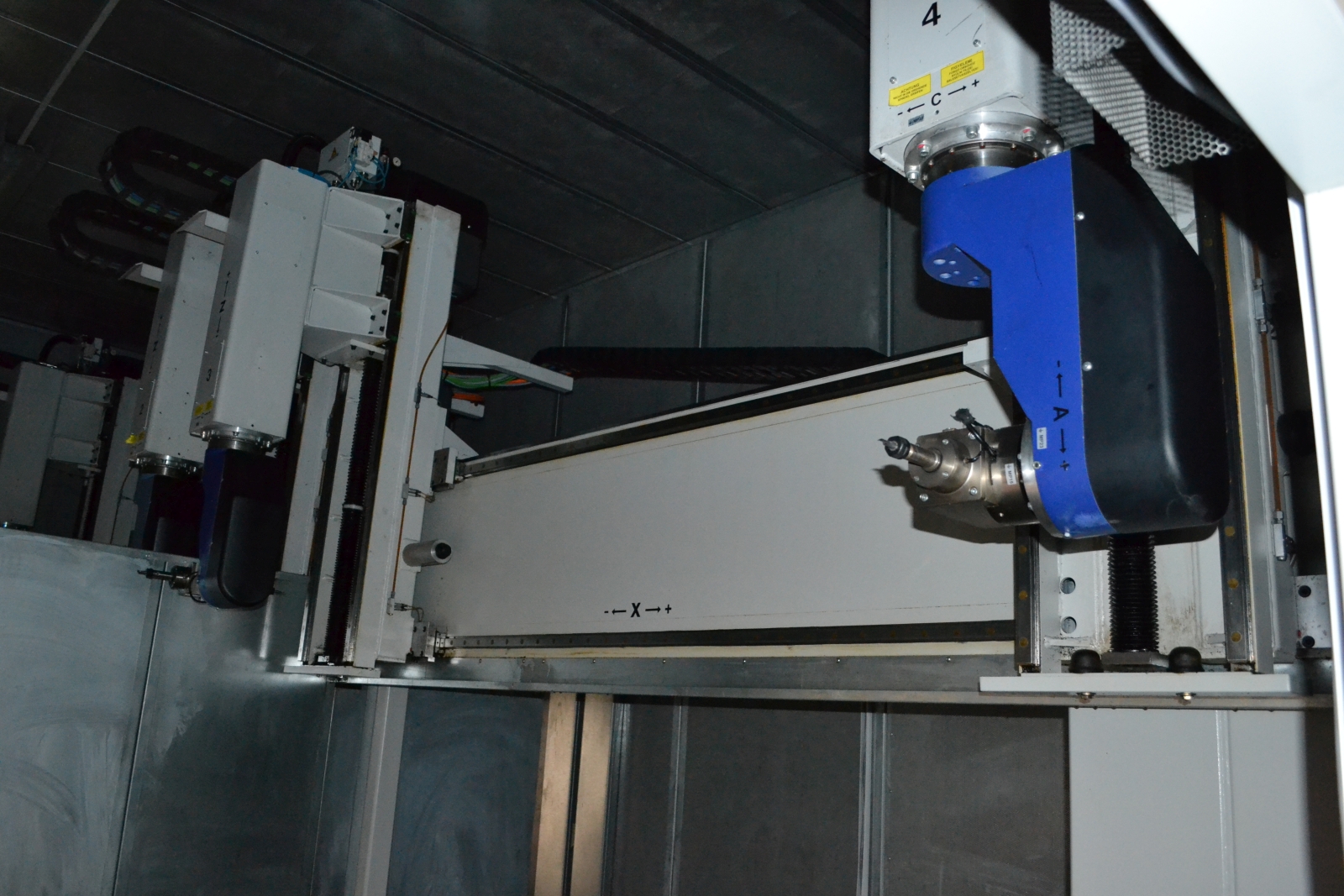 CNC - megmunkáló központ 20