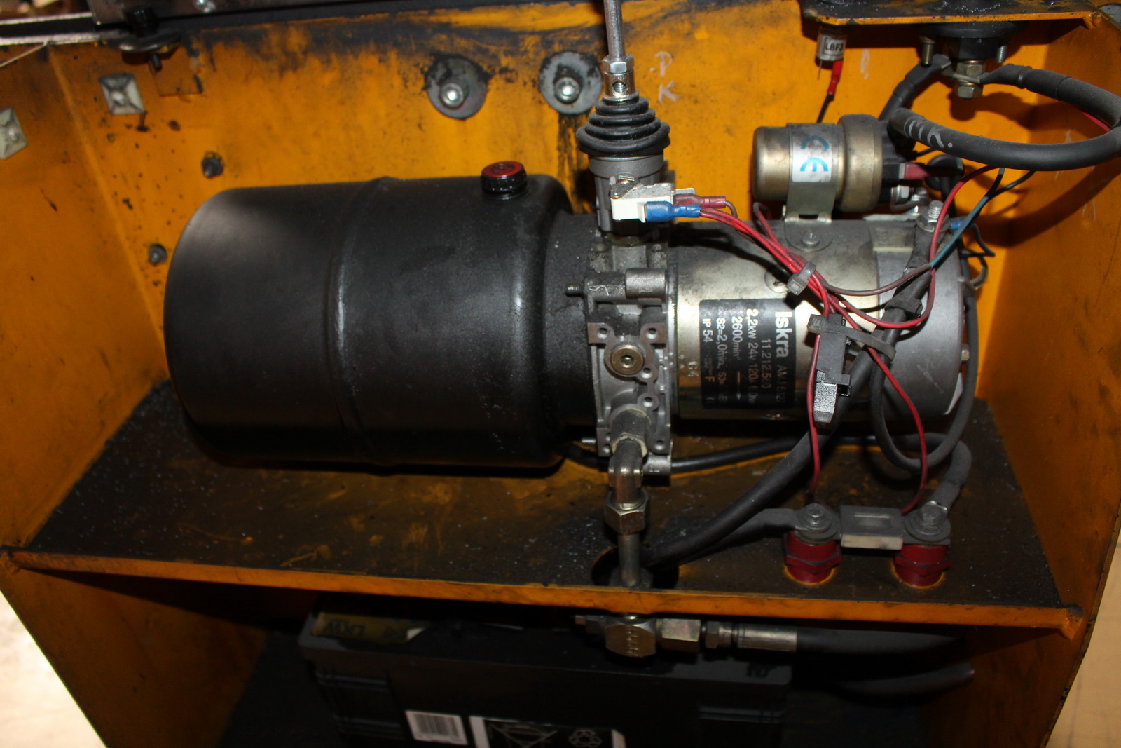 Gyalogkíséretű targonca 7