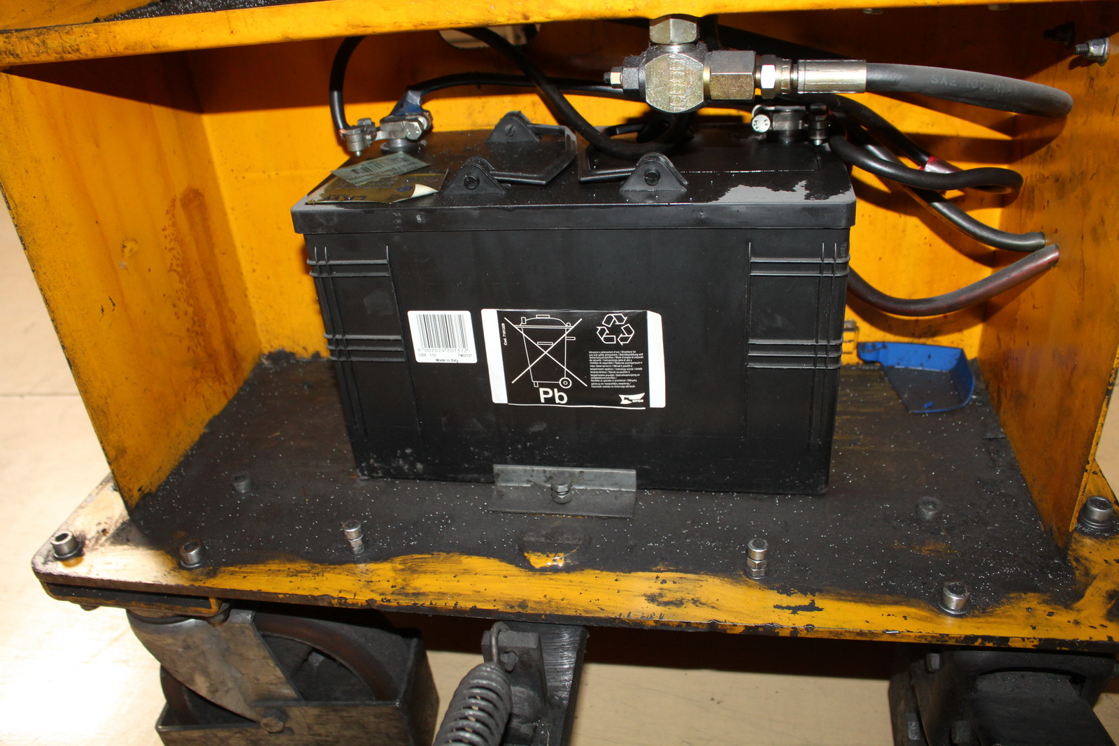 Gyalogkíséretű targonca 8