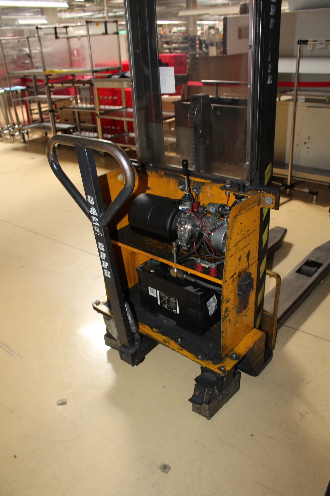 Gyalogkíséretű targonca 9