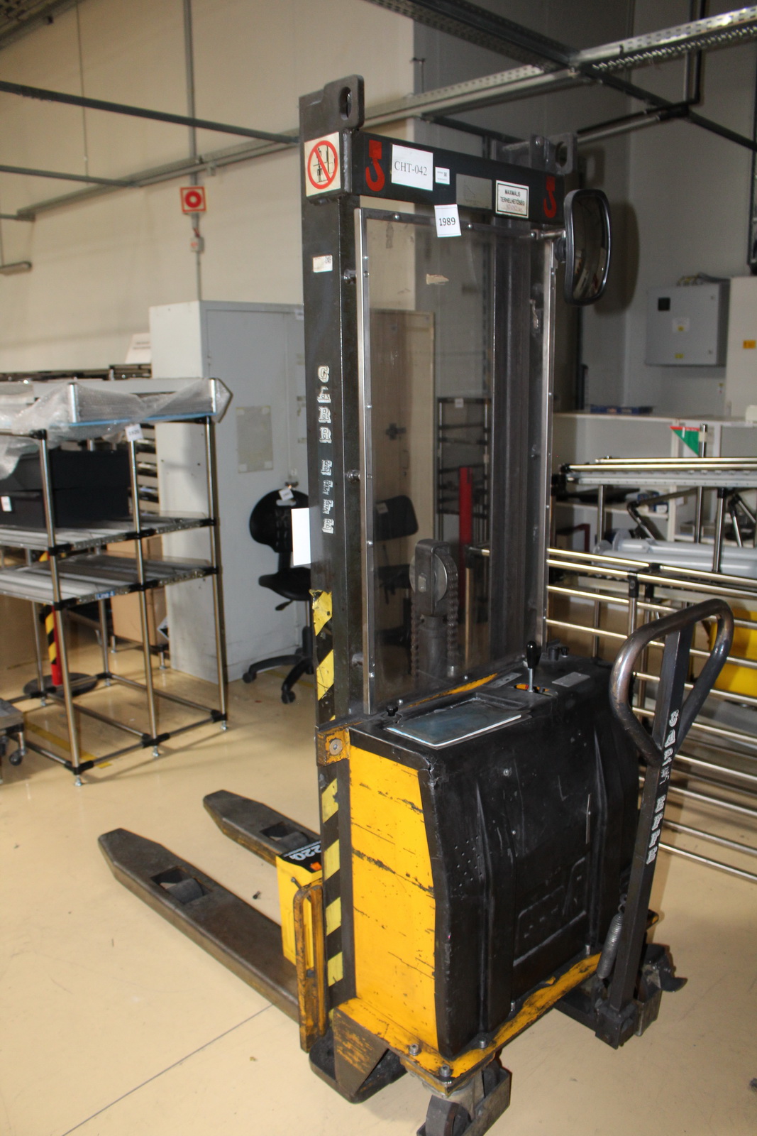 Gyalogkíséretű targonca 12