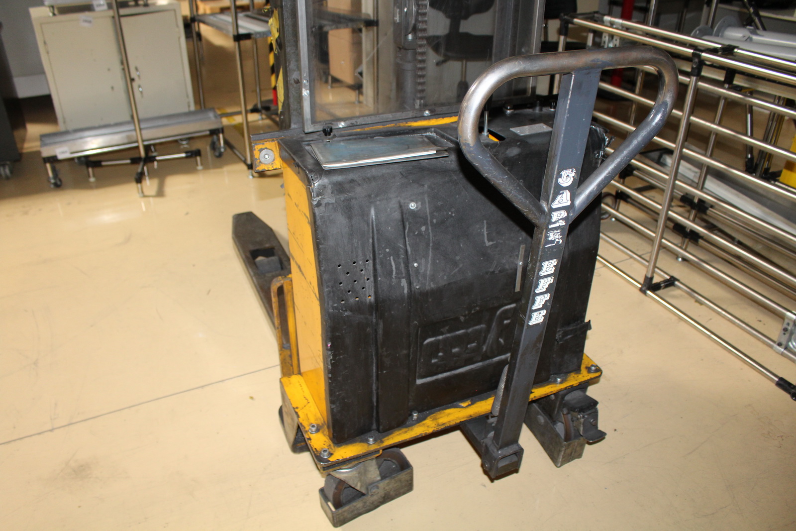 Gyalogkíséretű targonca 13