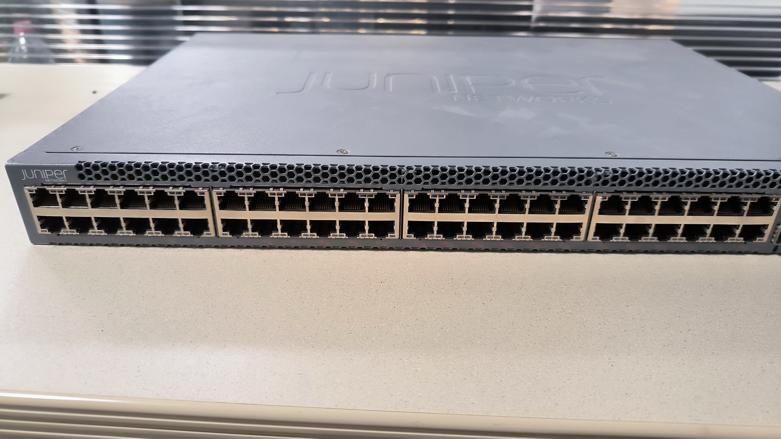 Juniper 3300 48T switch 3