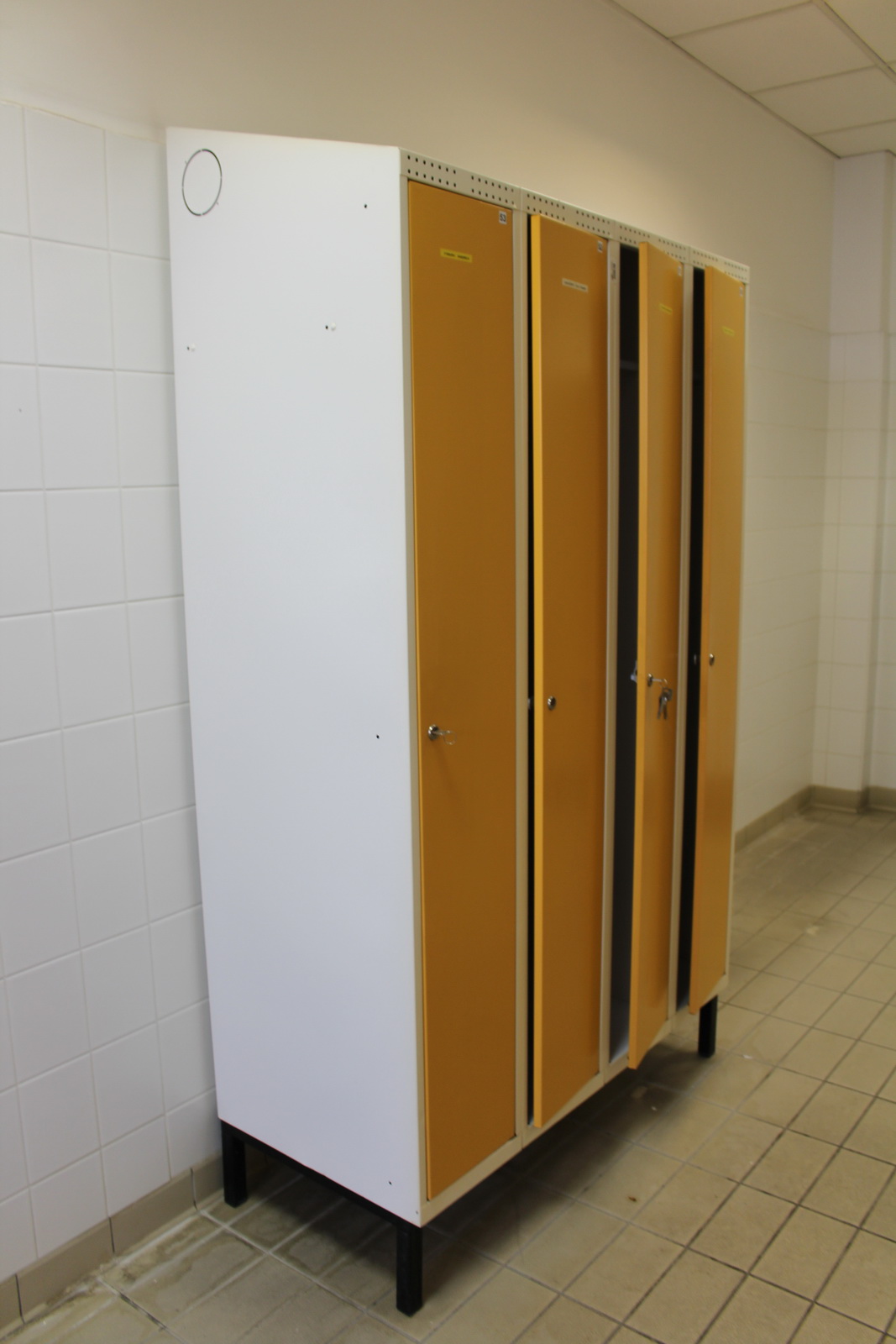 Öltözőszekrény (4 ajtós) 2