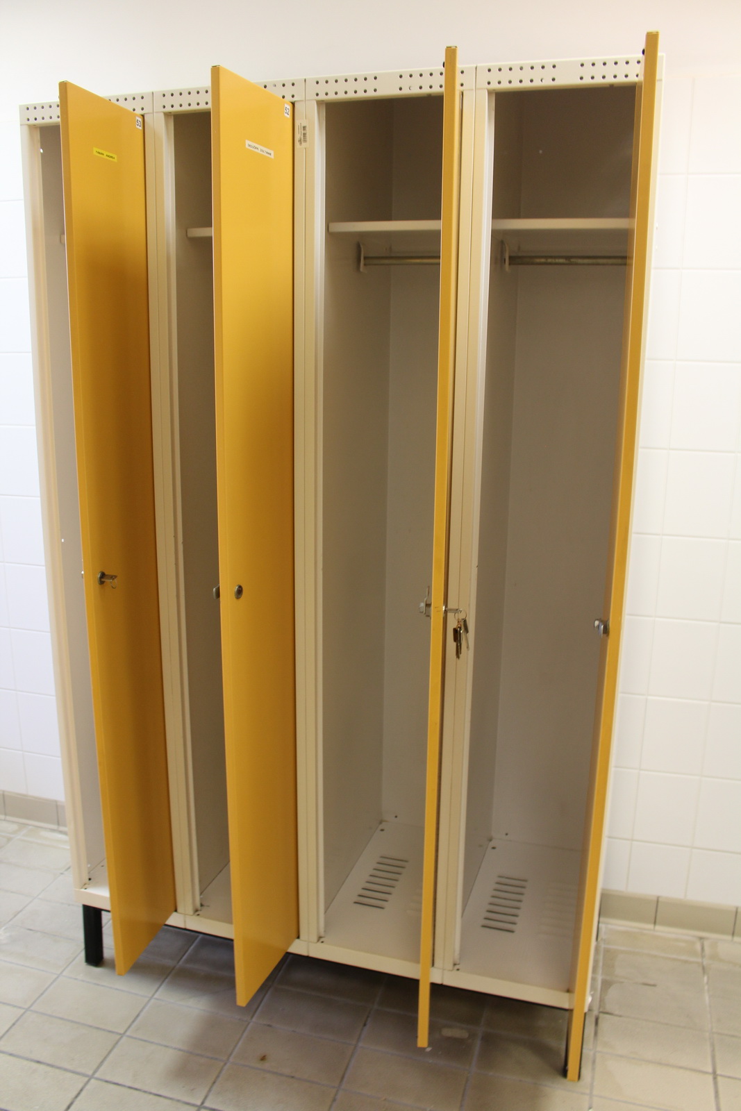 Öltözőszekrény (4 ajtós) 3