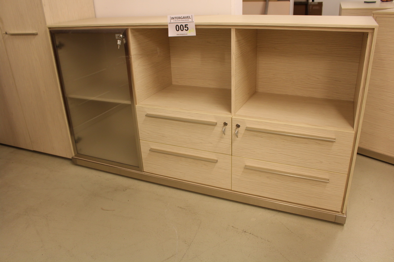 Commode and wardrobe 2