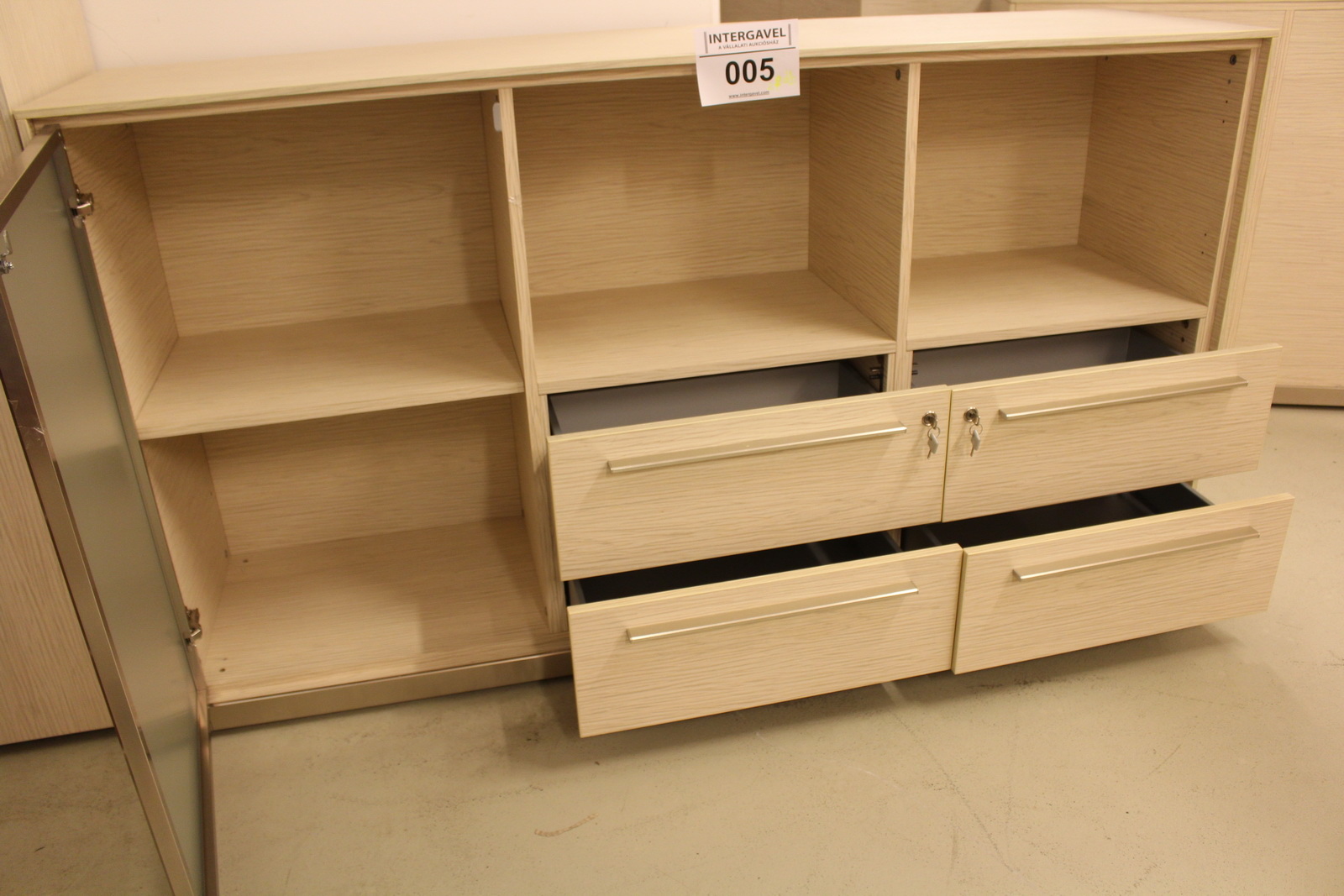 Commode and wardrobe 3