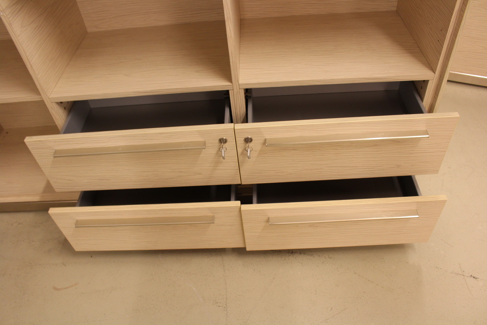 Commode and wardrobe 4