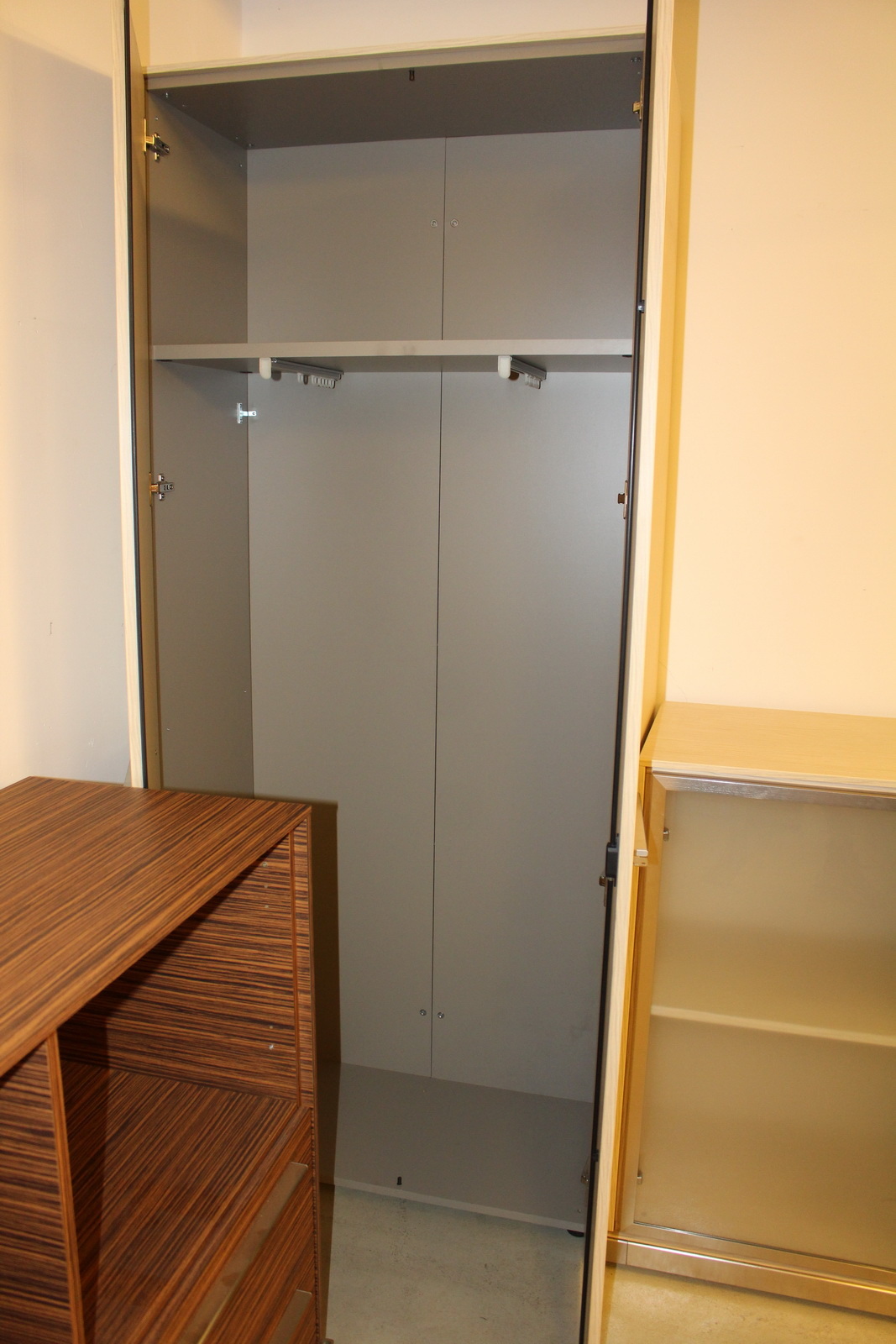 Commode and wardrobe 6