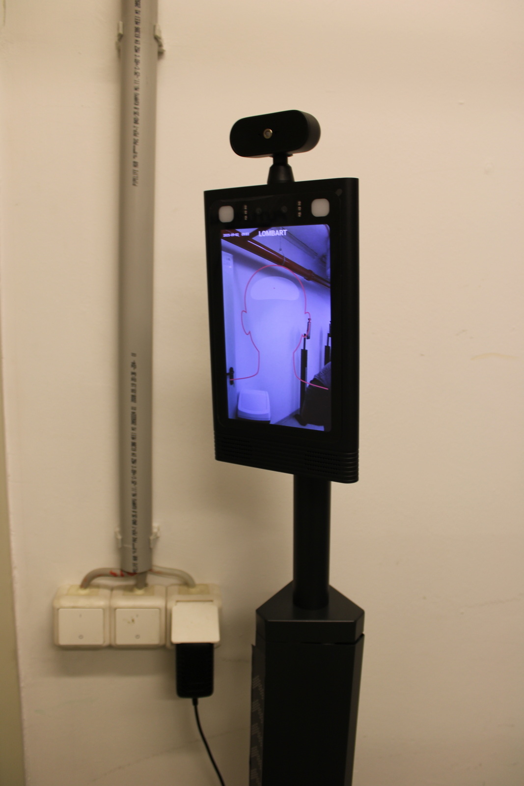 Digital thermometer with camera 2