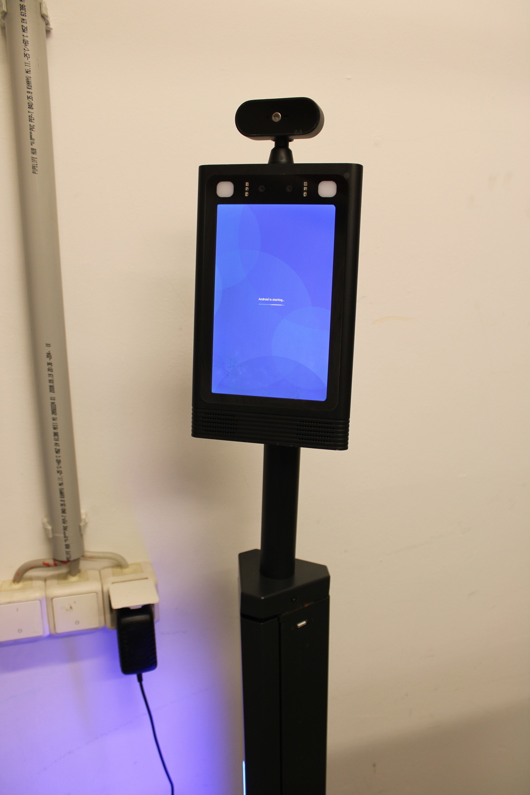 Digital thermometer with camera 4