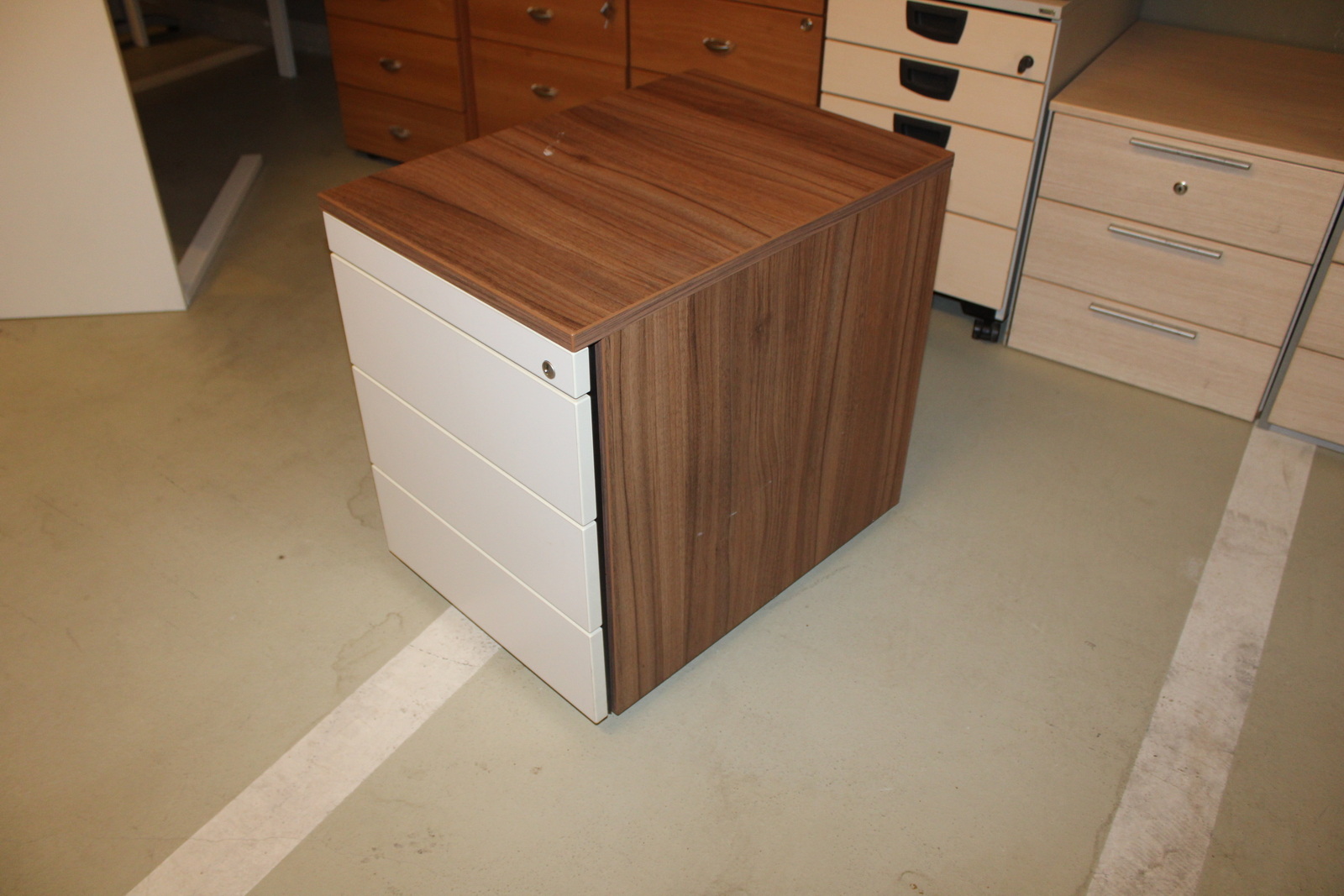 Container(brown/white) 2