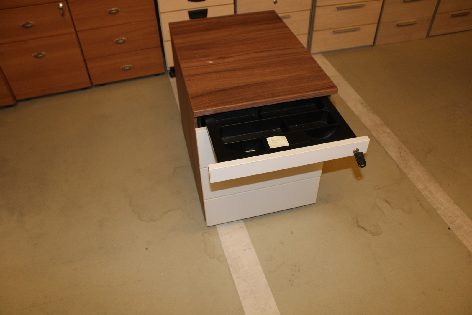 Container(brown/white) 4