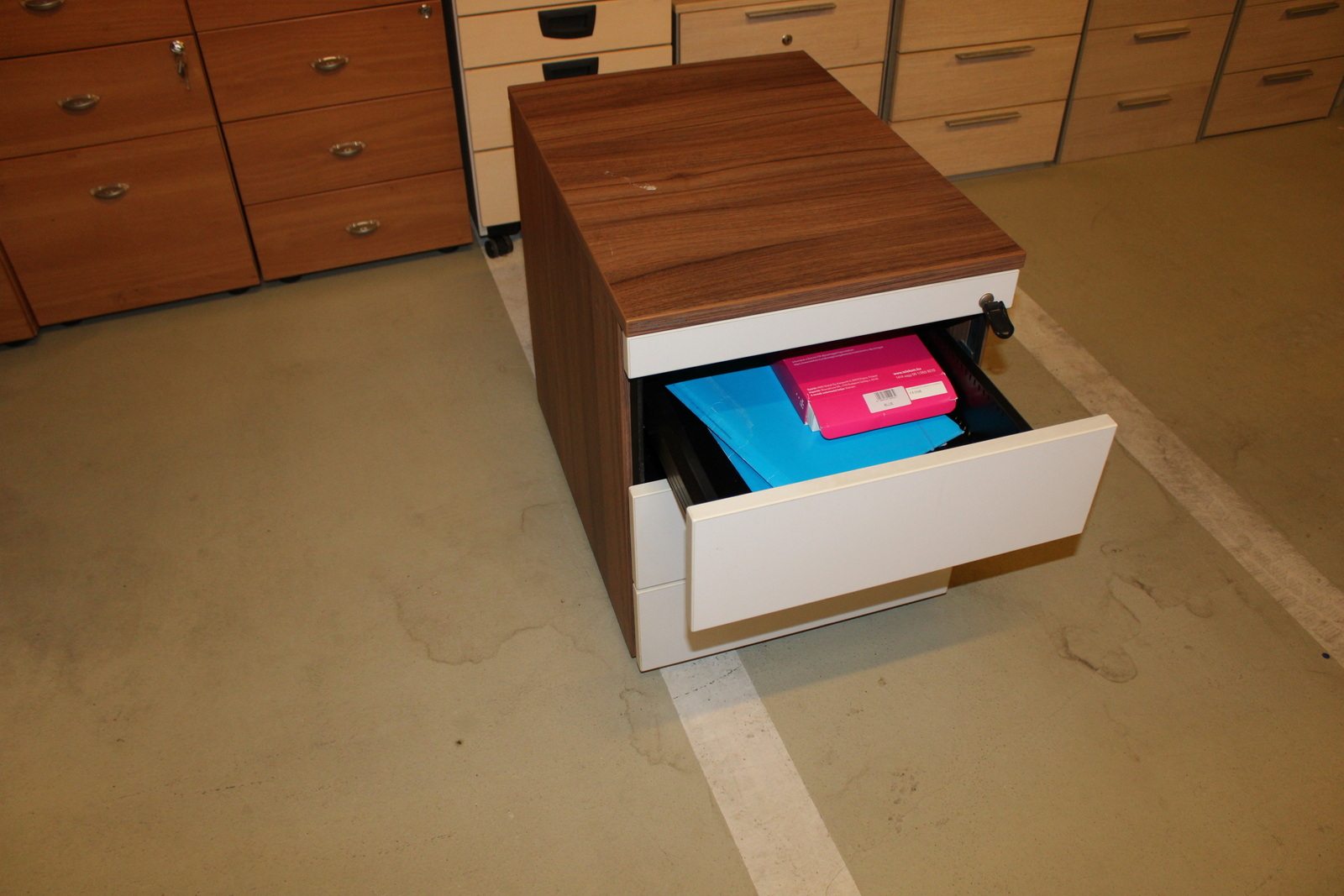 Container(brown/white) 5